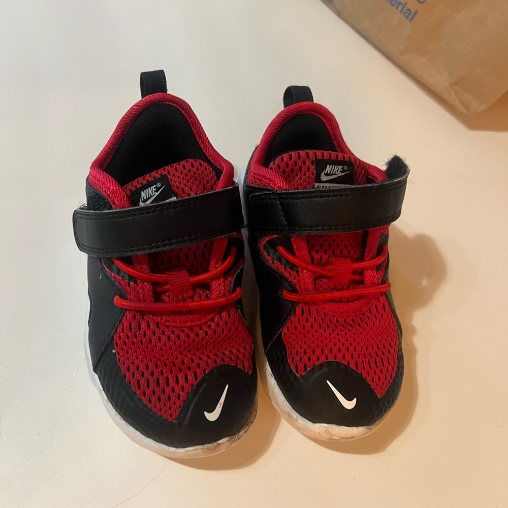 Nike toddler shoes size 7